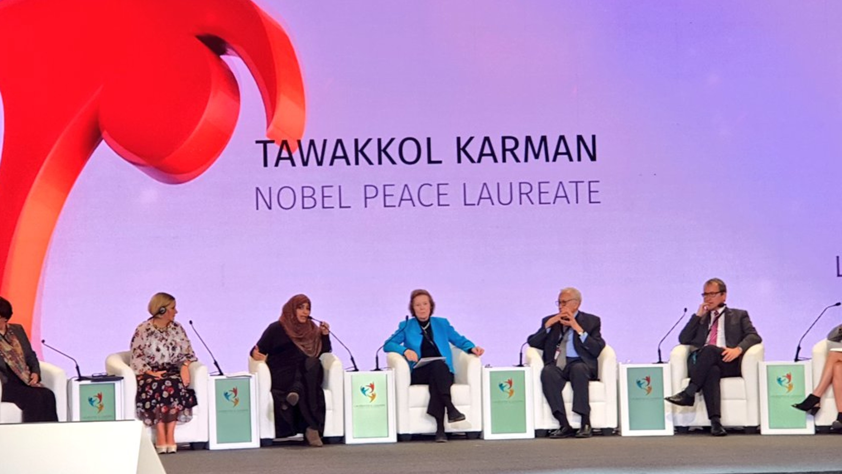 في كلمتها أمام قمة عالمية بالاردن..توكل كرمان: مسافة كبيرة بين القيم الانسانية للدول العظمى وتطبيقها على ارض الواقع